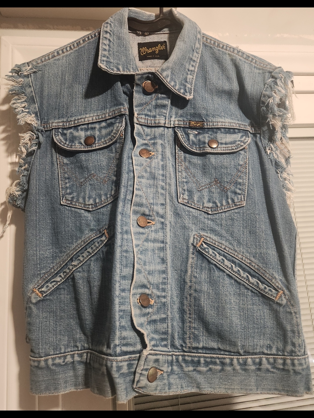Wrangler Light Wash Denim Sleeveless Jacket